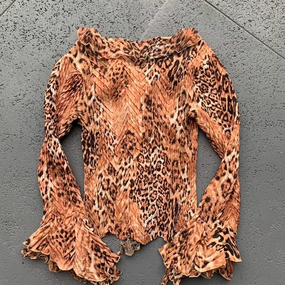 Cache Leopard Ruffle Blouse - Picture 5 of 8